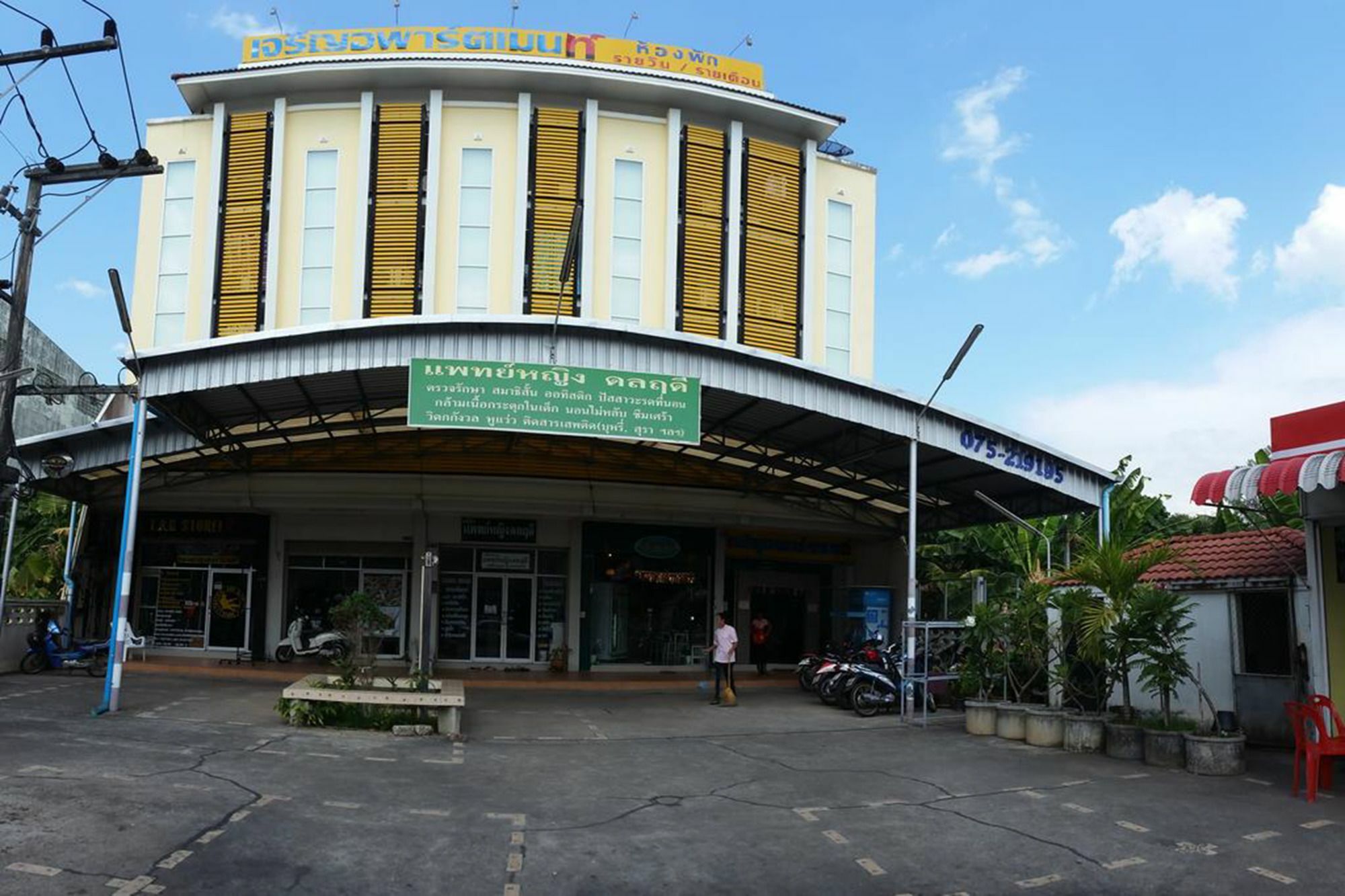 Charoen Apartment Hotel Trang Eksteriør billede